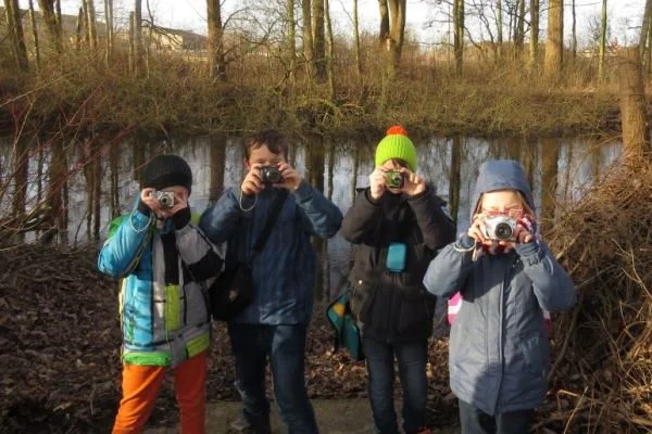 Foto von erkundenden Schülern - Grundschule Greif - nominiert für Deutsche Engagementpreis 2017